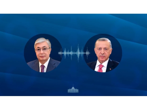 Kazakistan Cumhurbaşkanı Kasım-Jomart Tokayev, Türkiye Cumhurbaşkanı Recep Tayyip Erdoğan ile telefon görüşmesi gerçekleştirdi.